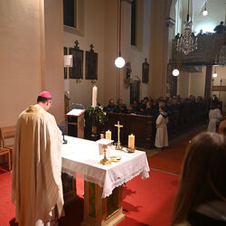 Osternachtsfeier mit Weihbischof Turnovszky